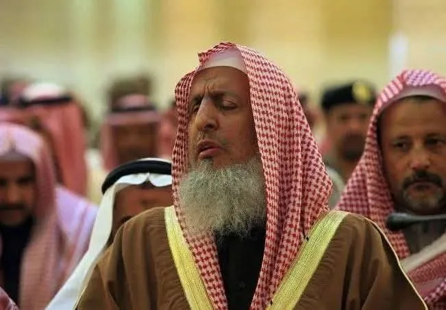 الشيخ عبدالعزيز بن عبدالله آل الشيخ في ذمة الله