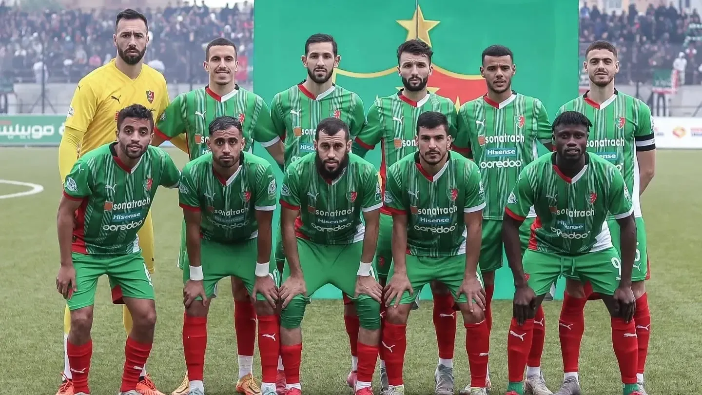 مولودية الجزائر تندد بالتحكيم بعد خسارتها أمام أولمبيك أقبو