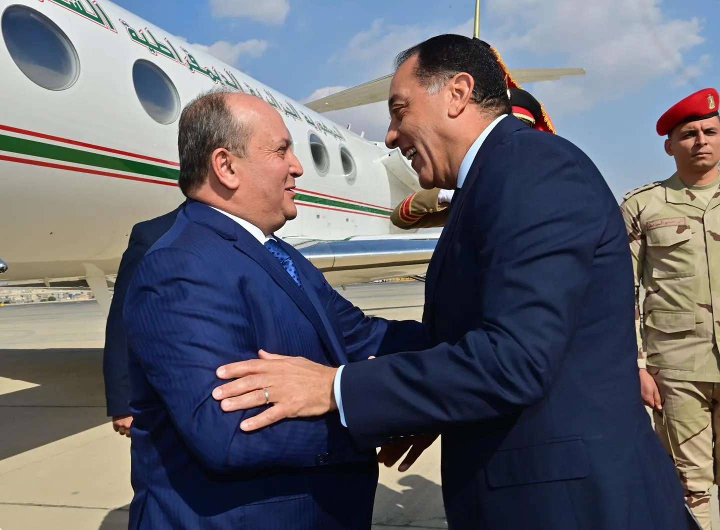 الوزير الأول سيفي غريب يحلّ بمصر