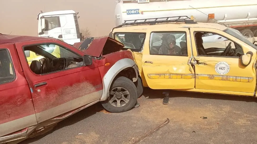 وفاة شخص وإصابة 19 آخرين في حادث تسلسلي ل30سيارة بمعسكر