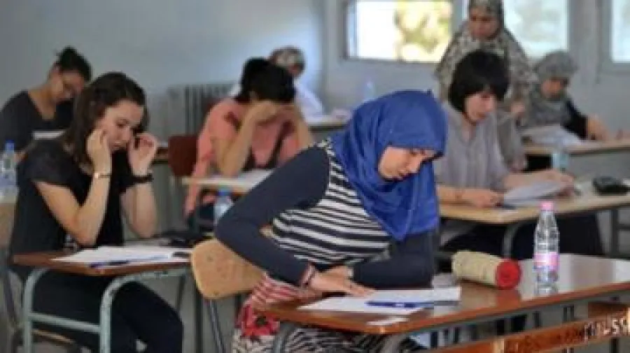 الدرك يوقف امرأة بعين مليلة سربت مواضيع البكالوريا عبر واتساب