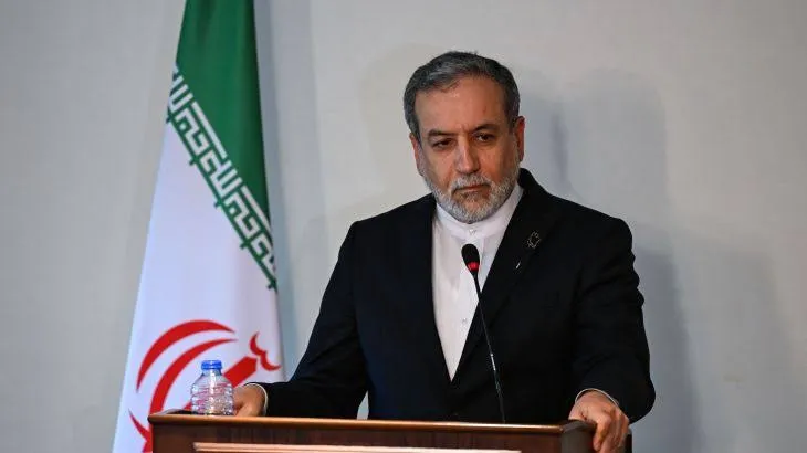 عراقجي: مضيق هرمز مفتوح لكنه مغلق