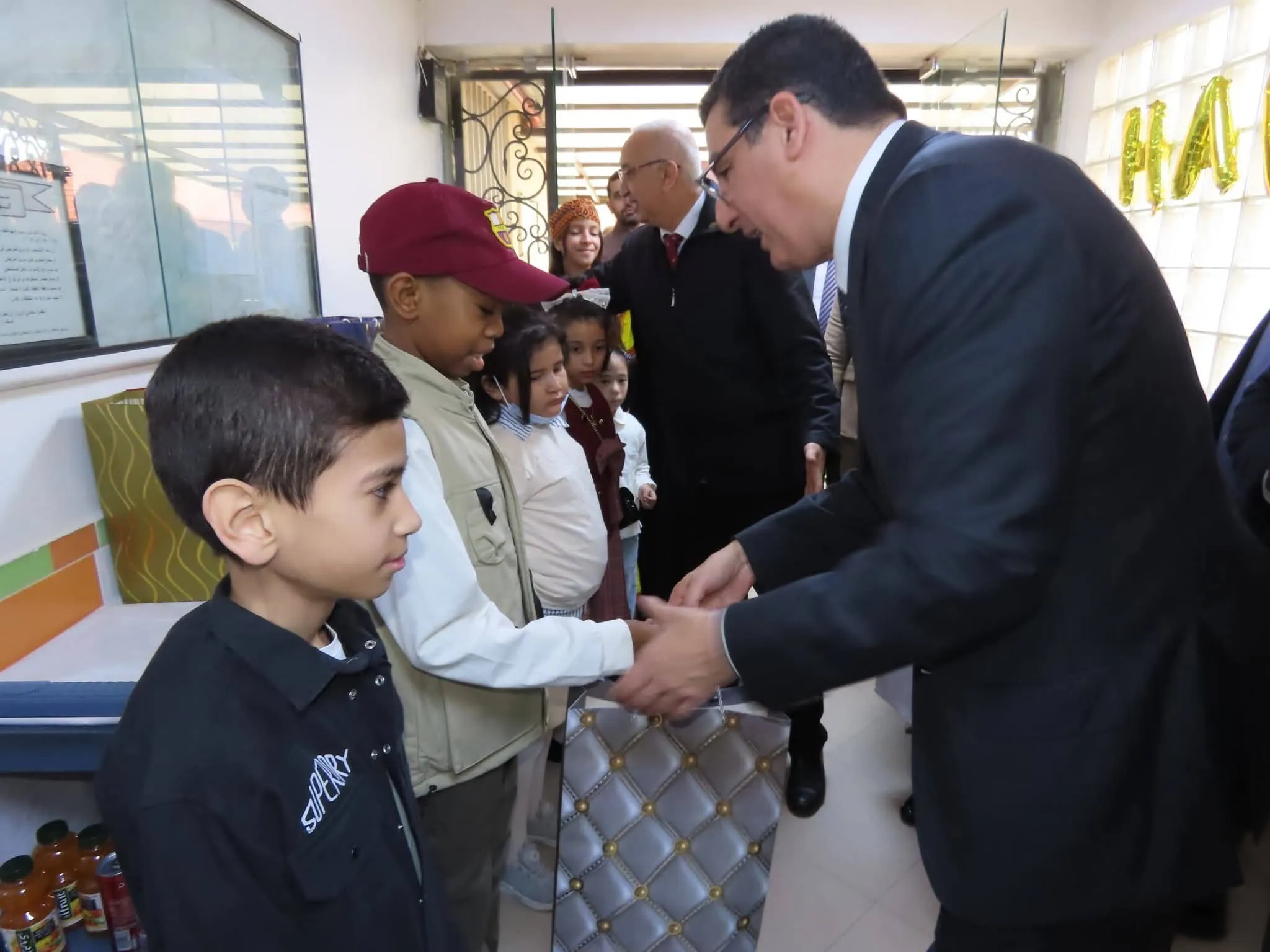 وزير الصحة يزور مرضى مستشفى مصطفى باشا وبئر طرارية أول أيام العيد