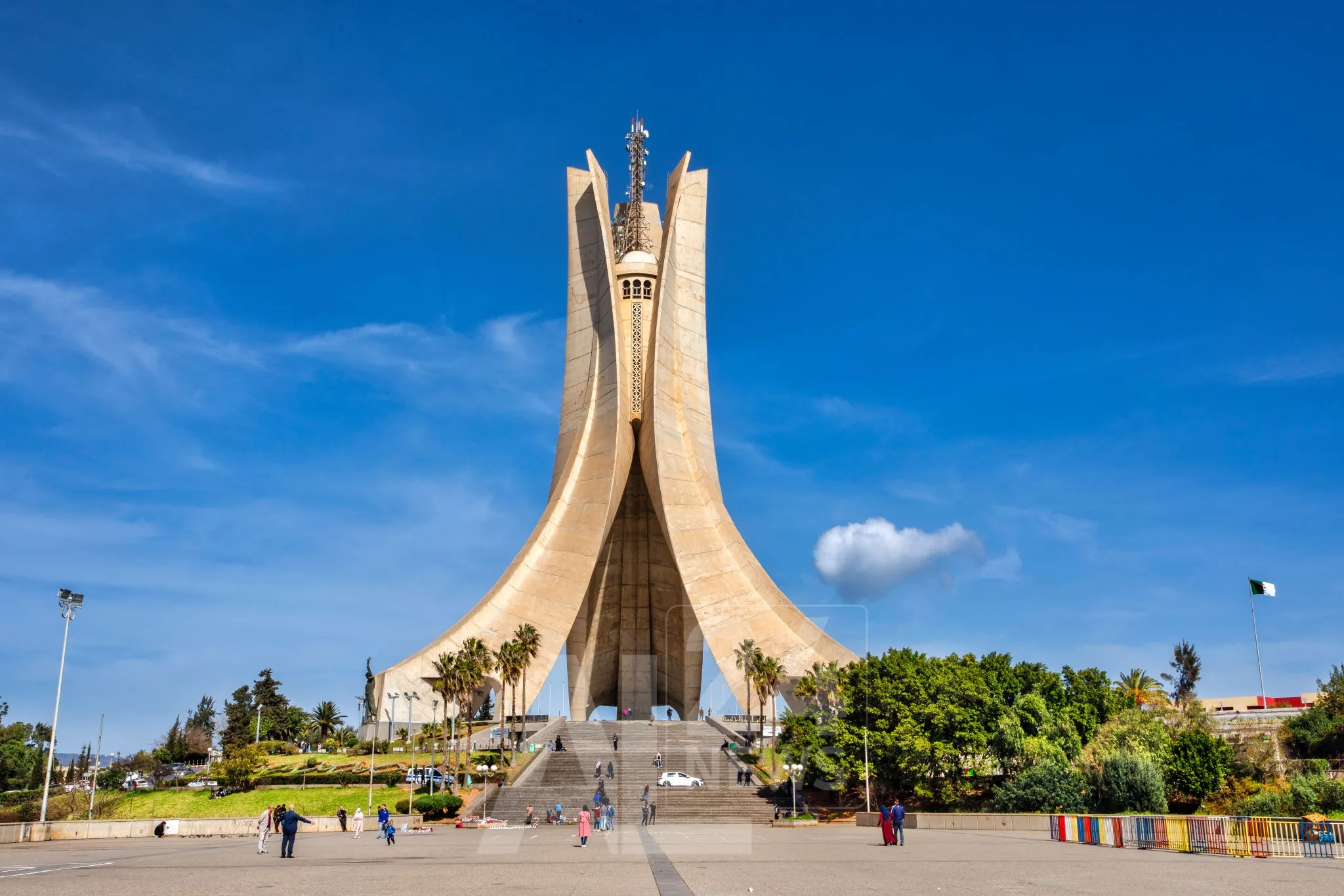 الهوس الجزائري لشريحة من الطبقة السياسية الفرنسية بلغ مستويات من السخرية