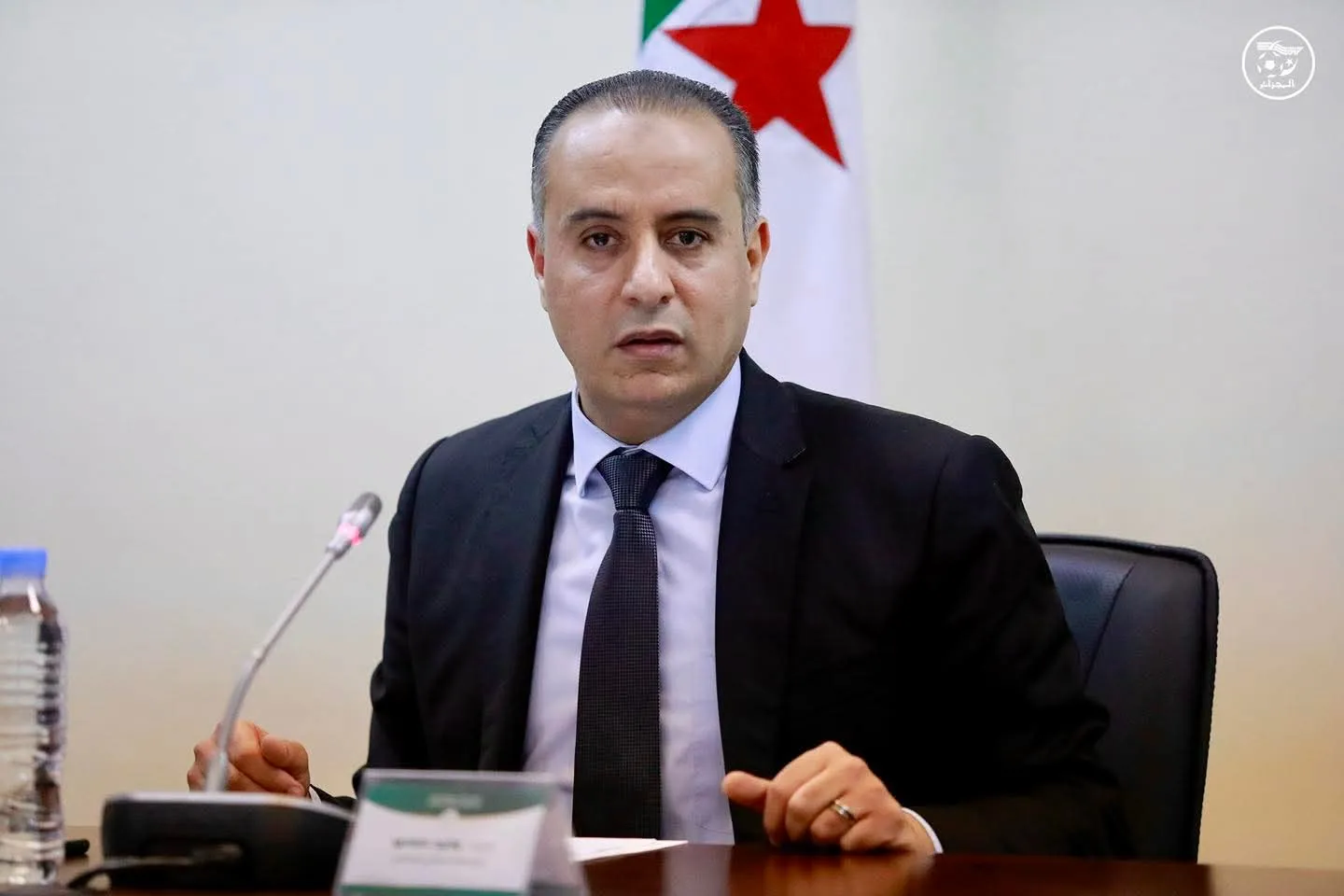 صادي يجتمع مع حكام النخبة بمقر الفاف