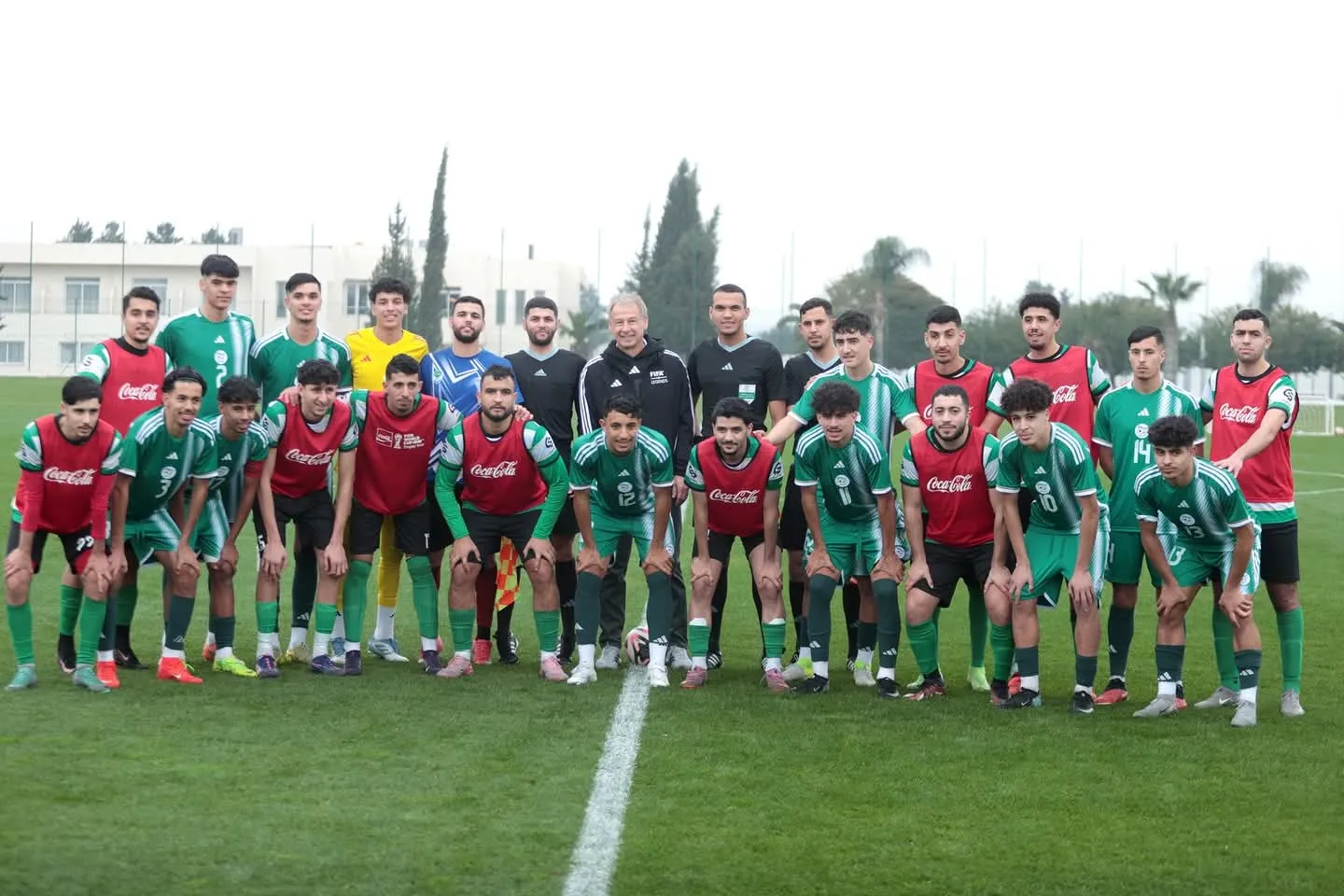 النجم الألماني الأسبق يورغن كلينسمان يزور المركز التقني الوطني بسيدي موسى