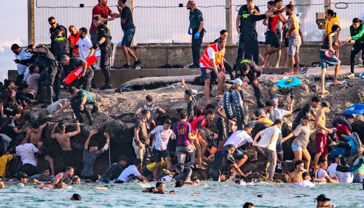 ارتفاع ضحايا موجة الهجرة الجماعية من المغرب إلى سبتة إلى 108 قتلى