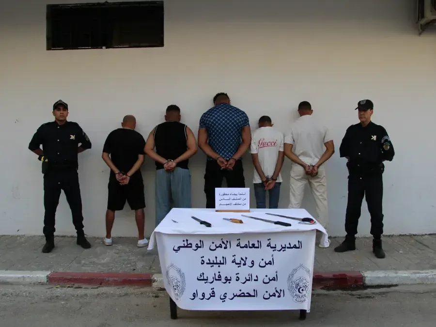 شرطة البليدة توقف 5 أشخاص قاموا بالتهجم على صاحب محل تجاري