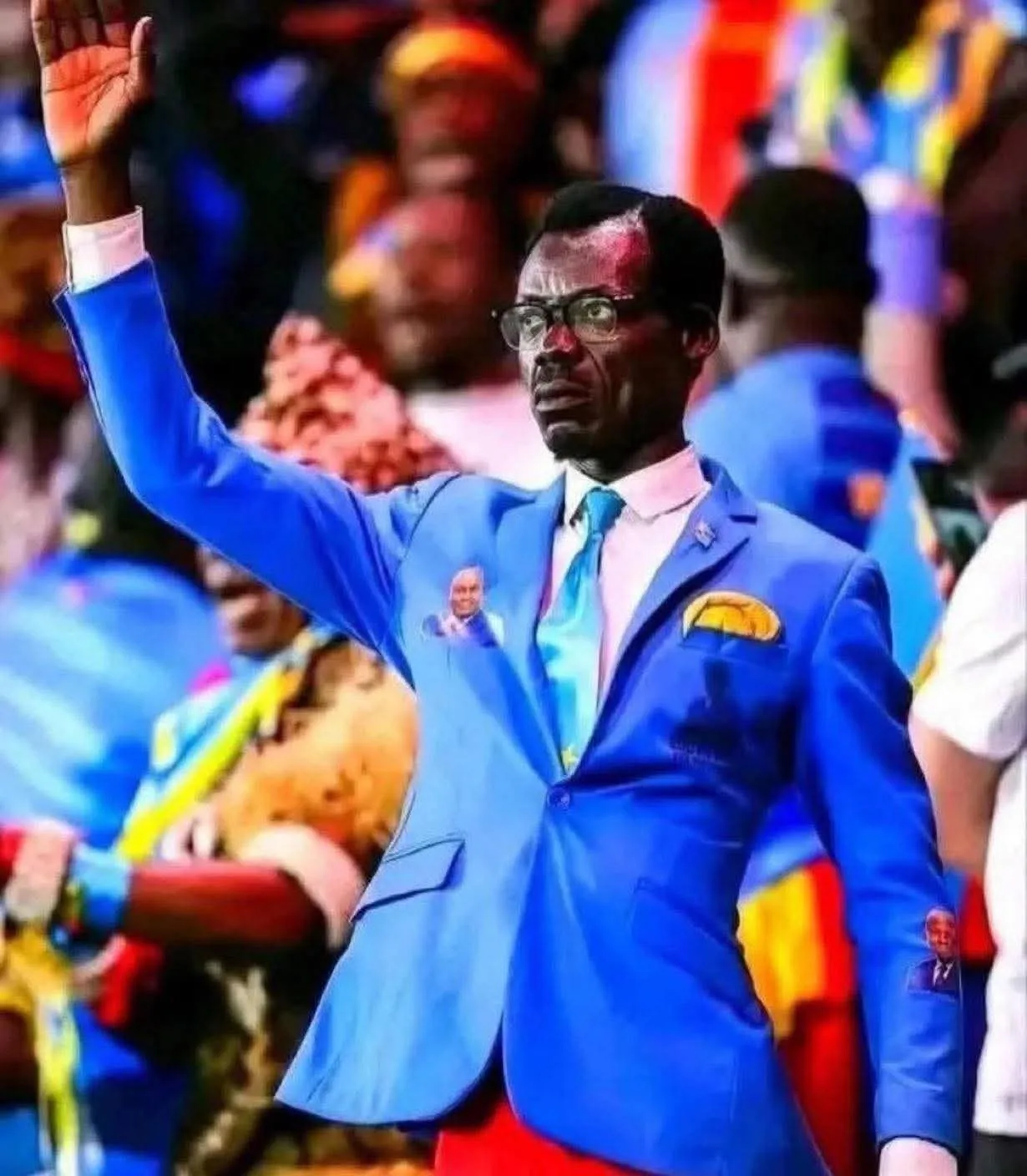 الفاف توجه دعوة رسمية للمناصر الكونغولي الشهير