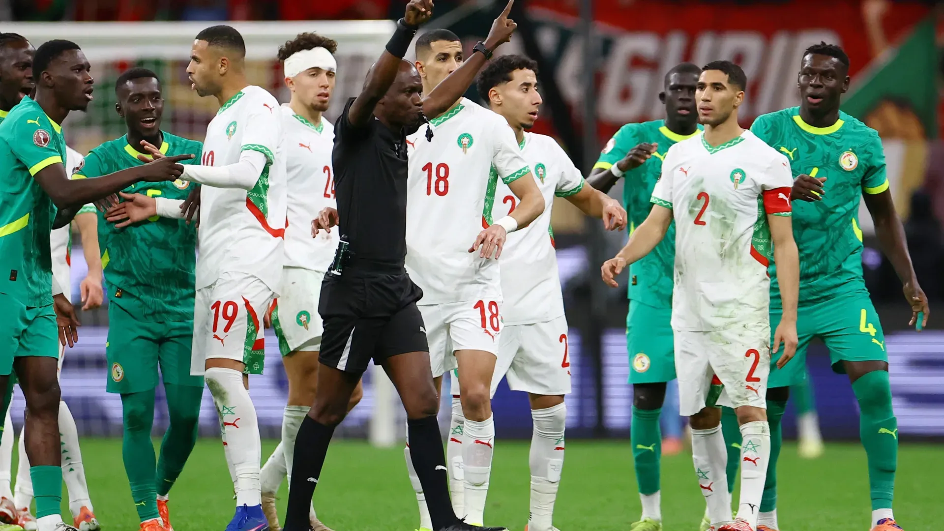 عقوبات بالجملة ضد منتخبي السنغال والمغرب