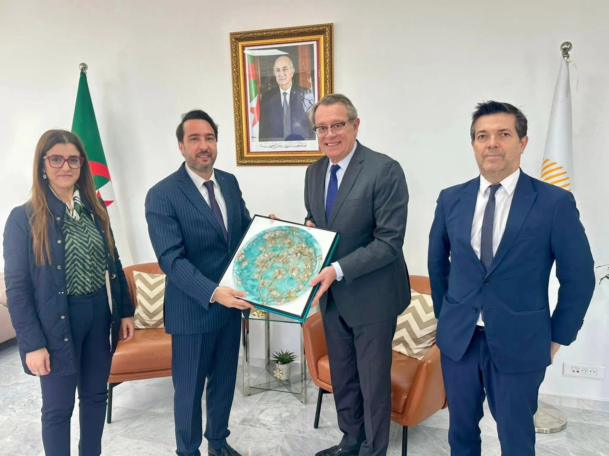 الجزائر وإسبانيا تبحثان تعزيز المبادلات التجارية