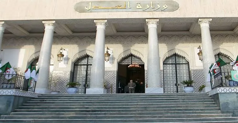 الحبس والرقابة القضائية في قضية محاولة انتحار زقوط فوزي أمام وزارة العدال