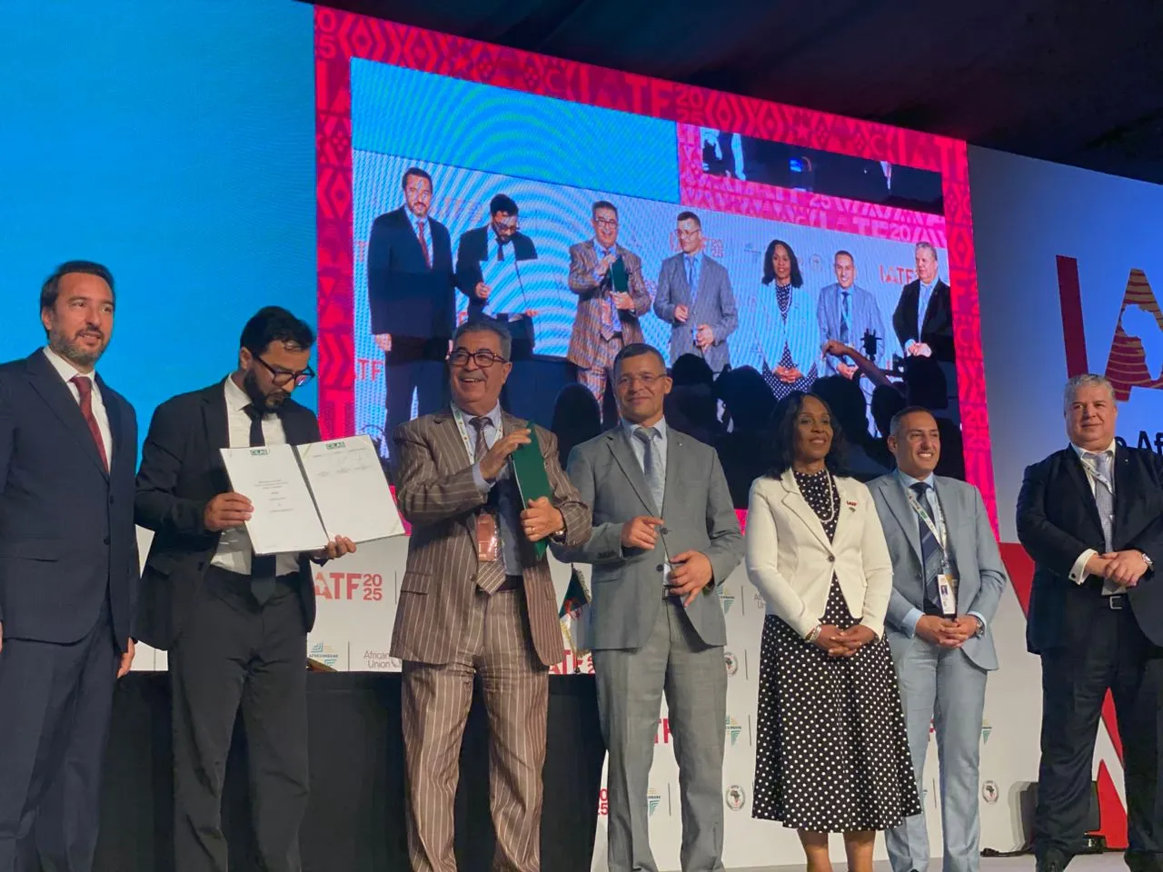 الجزائر توقع اتفاقيات بقيمة 310مليون دولار بمعرض التجارة البينية الافريقية