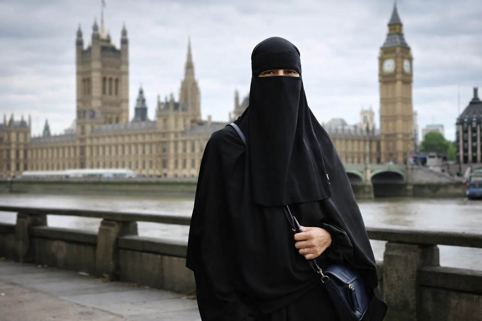 عاصفة سياسية في لندن بعد دعوة برلمانية لحظر النقاب