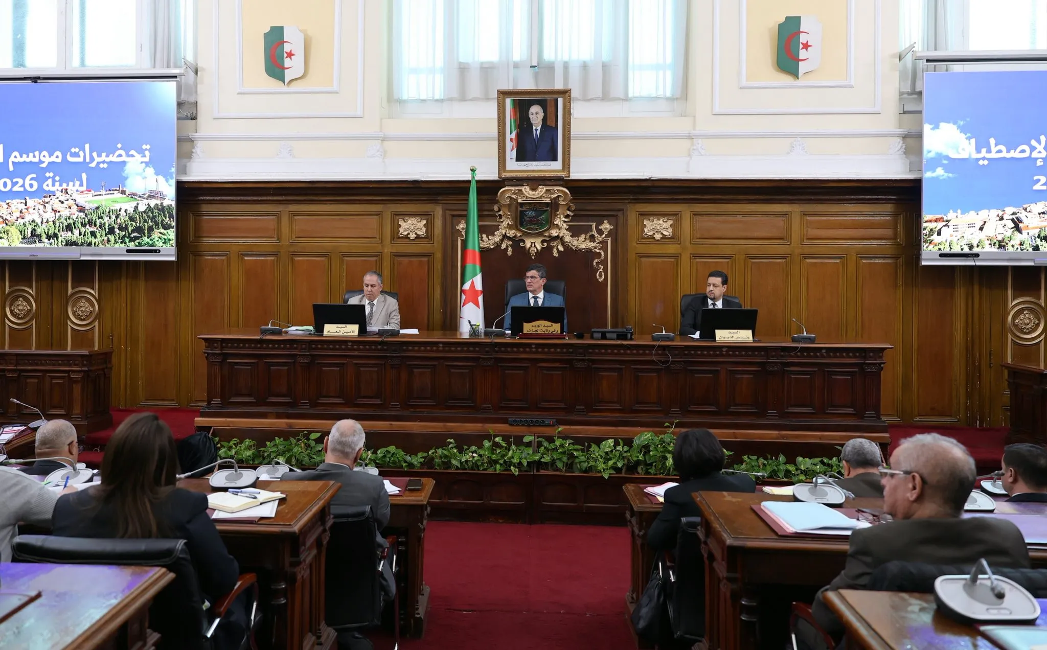 الوزير والي العاصمة يفتح ملف موسم الاصطياف