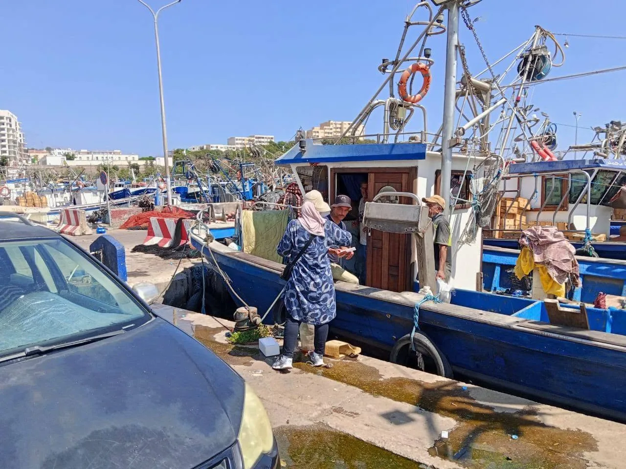 حملة وطنية واسعة لتنظيف الموانئ الجزائرية حفاظاً على البيئة البحرية