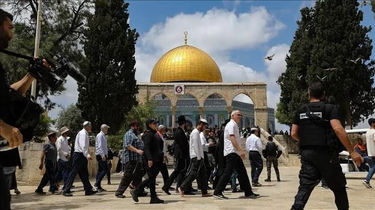 الضفة الغربية | الاحتلال ينسحب من المغير ومستوطنون يقتحمون المسجد الأقصى