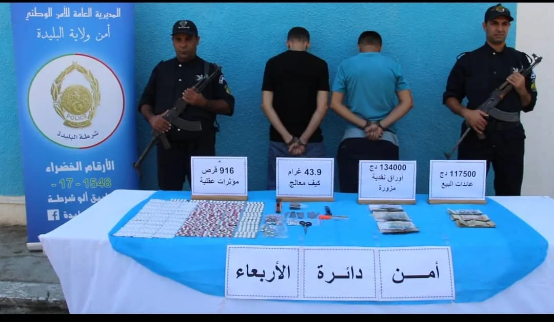 أمن الأربعاء يطيح بعصابة مخدرات ويحجز أوراقاً نقدية مزورة ومؤثرات عقلية