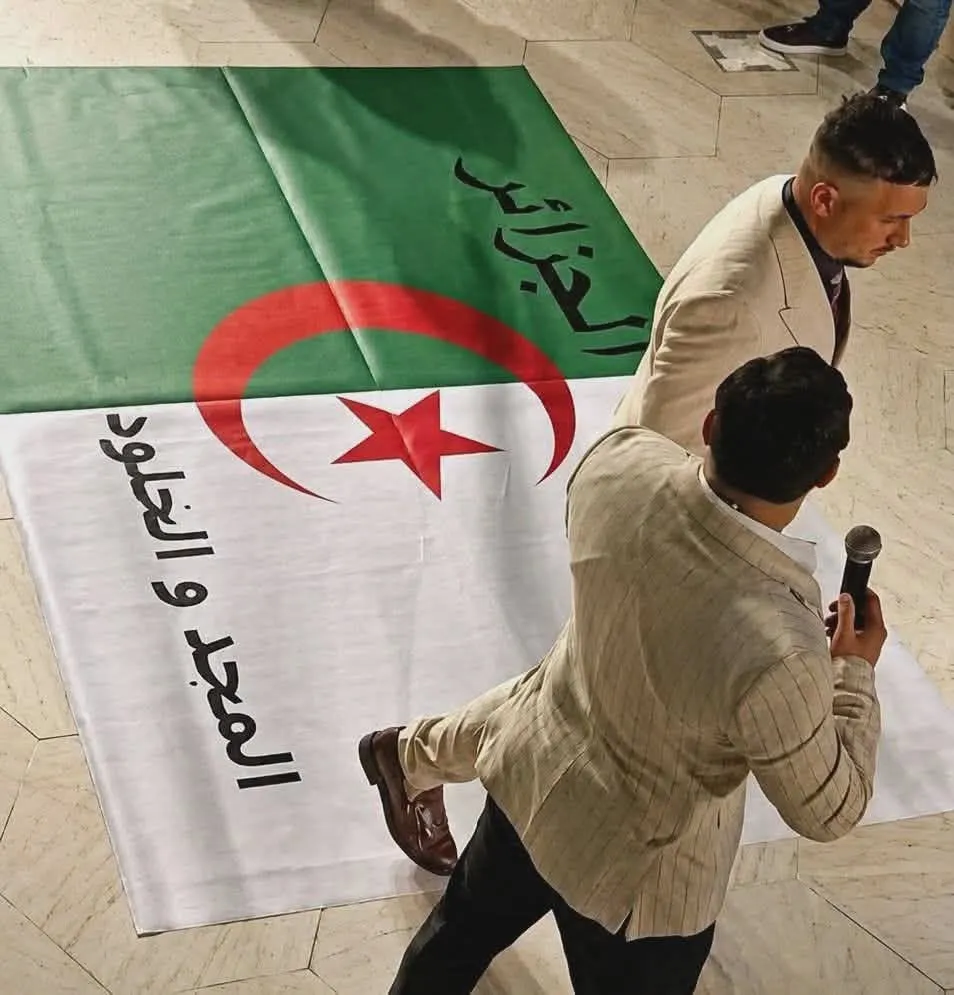 محكمة بئر مراد رايس تصد الأحكام في قضية تدنيس العلم الوطني