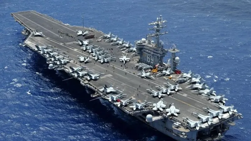 إيران تعلن استهداف حاملة الطائرات "لينكولن" بصواريخ كروز