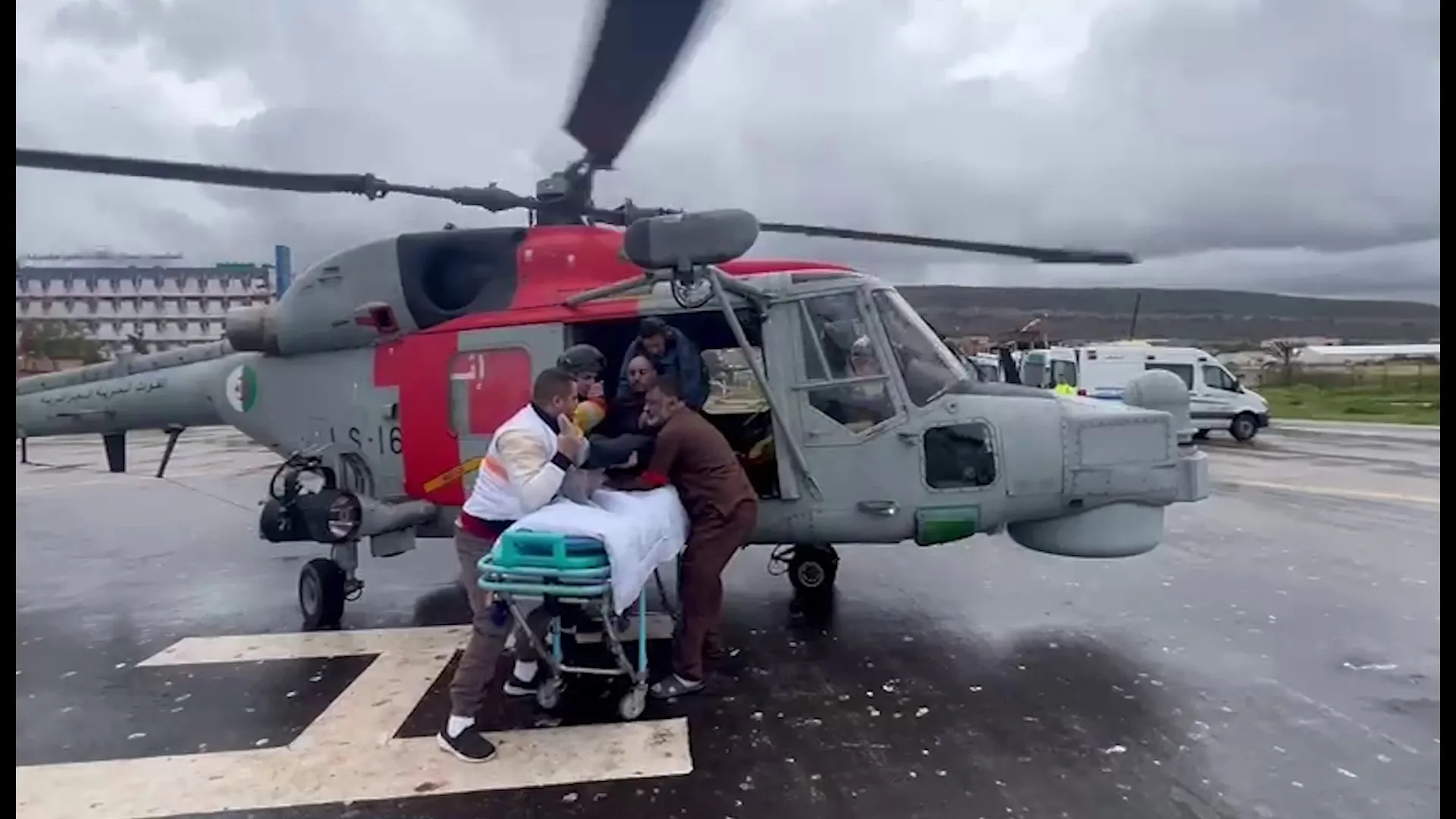 حرس السواحل ينقذ 3 أشخاص  إثر انقلاب زورق مطاطي في وهران