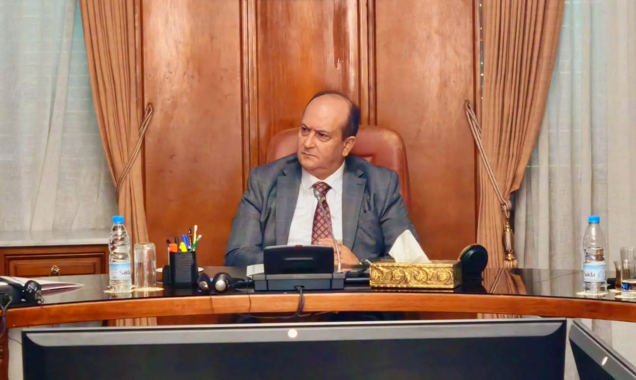 الوزير الأول سيفي غريب يترأس اجتماعًا للحكومة