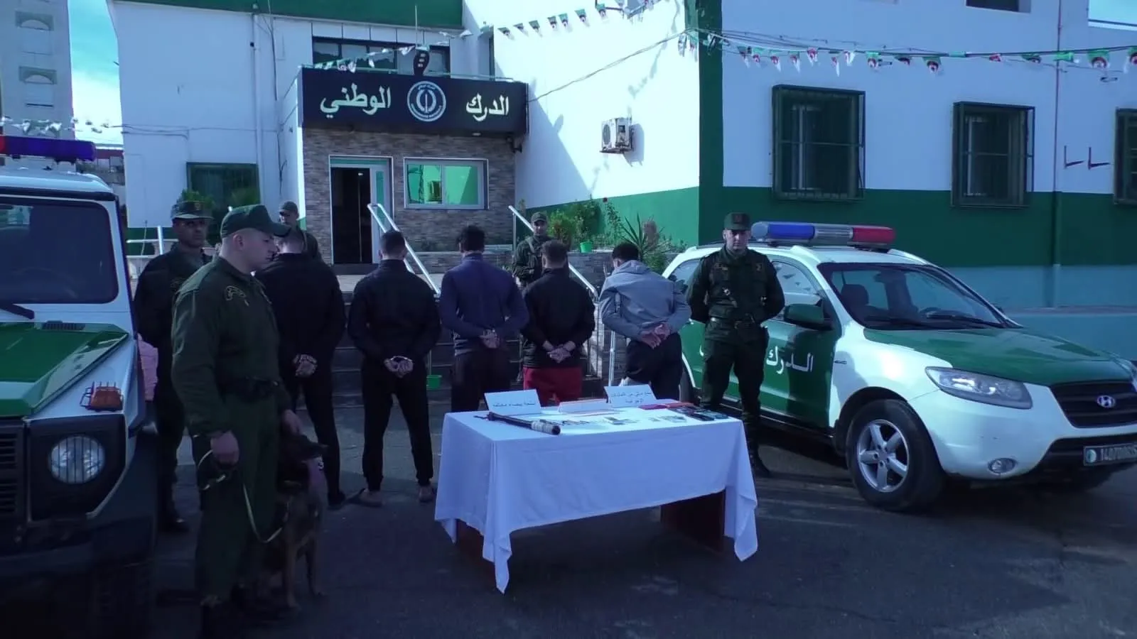 الإطاحة بعصابة في العاصمة تقوم بحجز الأشخاص والاعتداء عليهم