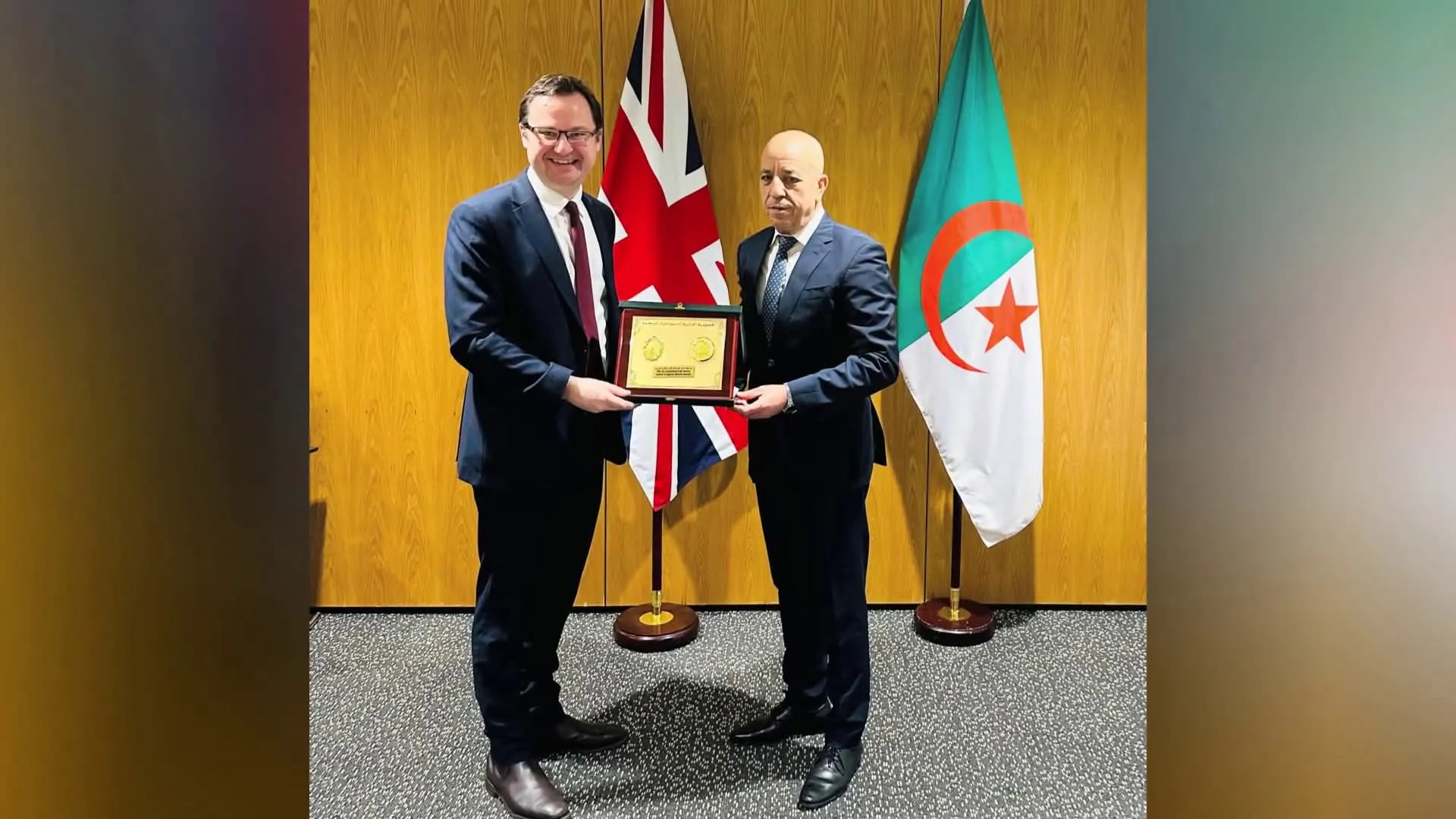 توقيع مذكرة تفاهم بين الجزائروبريطانيا في مجال فحص البصمات الإلكترونية