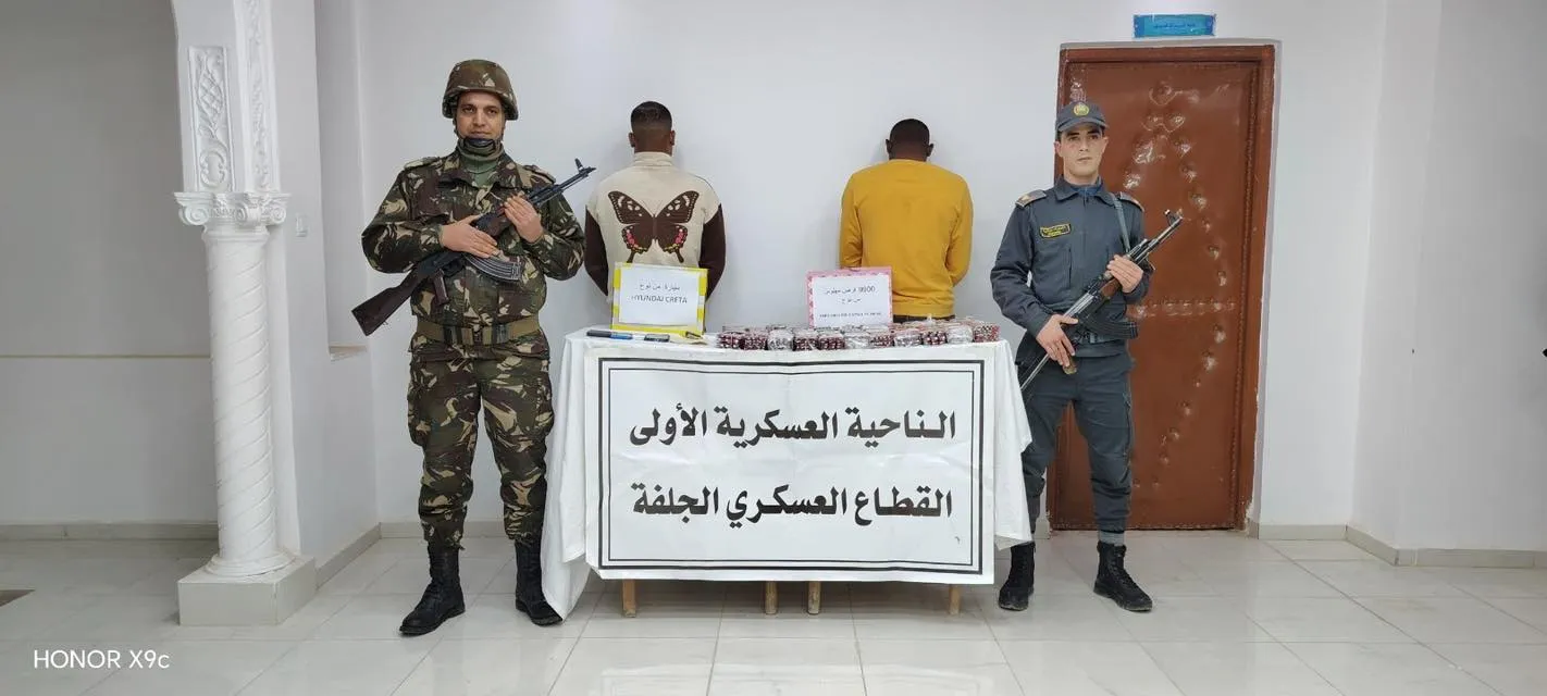 الأغواط.. توقيف شخصين وحجز 9900 قرص صاروخ