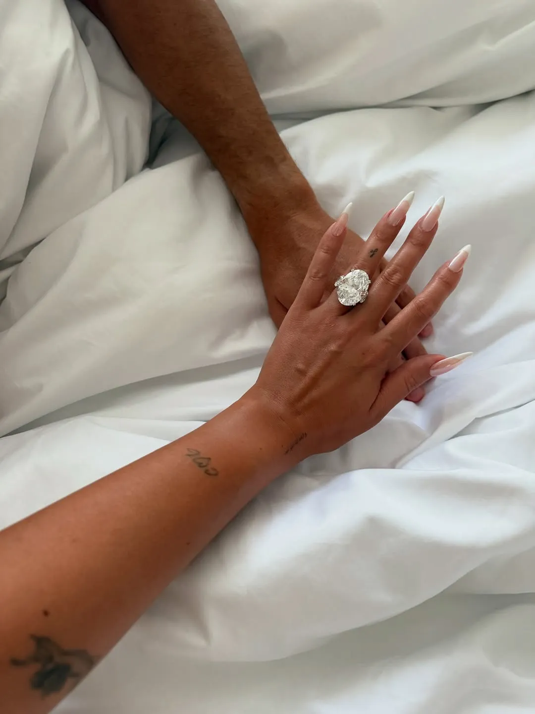 كريستيانو رونالدو وجورجينا رودريغيز يعلنان خطوبتهما..