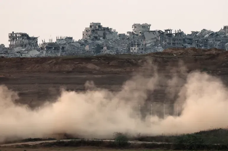 الاحتلال الصهيوني يبدأ عدوانه  لاحتلال قطاع غزة