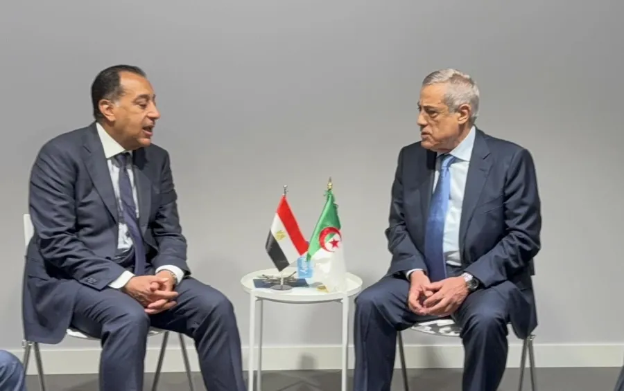 الوزير الأول يبحث مستجدات الوضع في غزة مع نظيره المصري