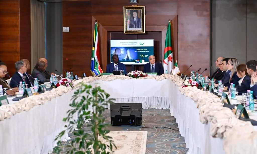عطاف يدعو إلى تعزيز الشراكة الاستراتيجية بين الجزائر وجنوب إفريقيا