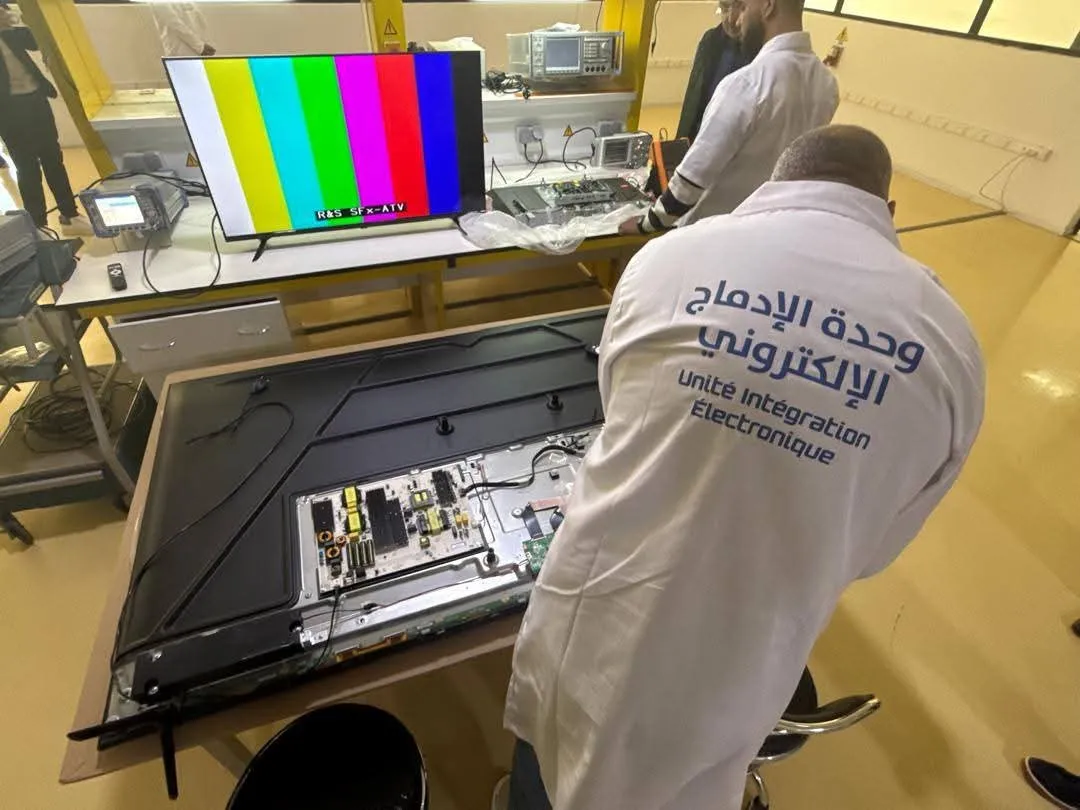 وزير الصناعة يتفقد المؤسسة الوطنية للصناعات الإلكترونية (ENIE)