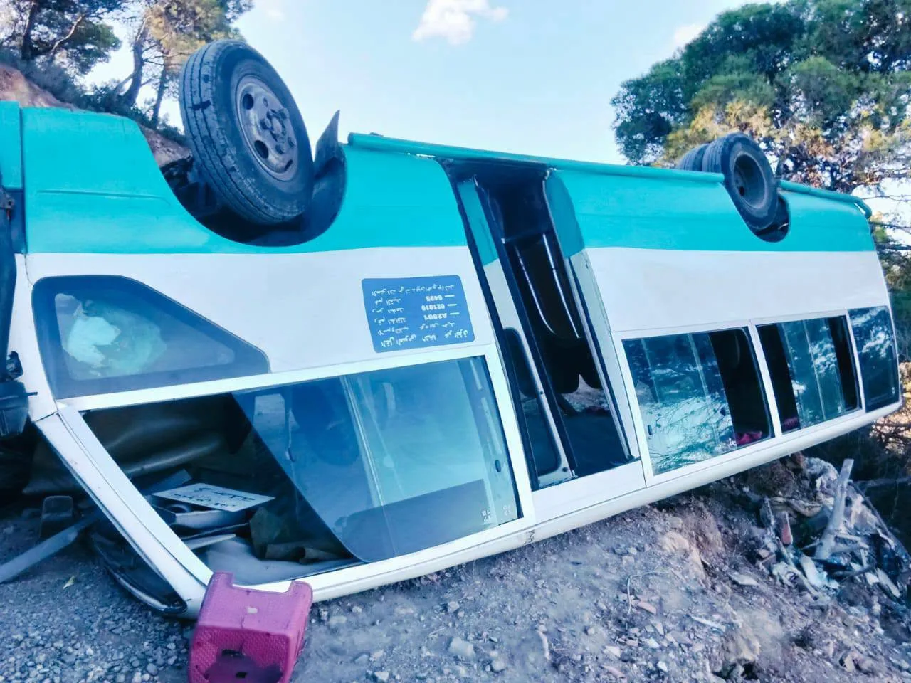 إصابة 37 تلميذا في حادث انحراف حافلة مدرسية بولاية الشلف