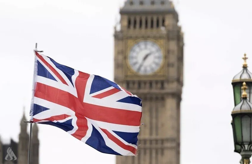 المملكة المتحدة تهدد بحظر منصة “إكس” بسبب روبوت الذكاء الاصطناعي