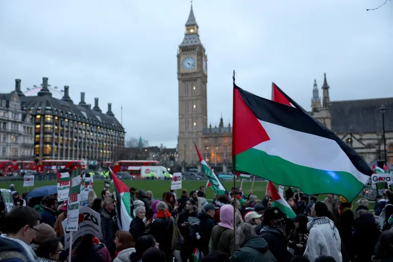 استطلاع ناري: الغالبية تؤيد اعتراف بريطانيا بفلسطين فورا