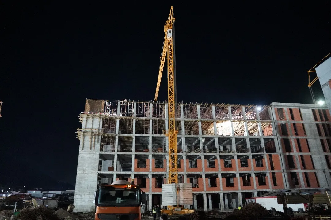 وزير السكن يشدد على تسريع إنجاز المشاريع السكنية