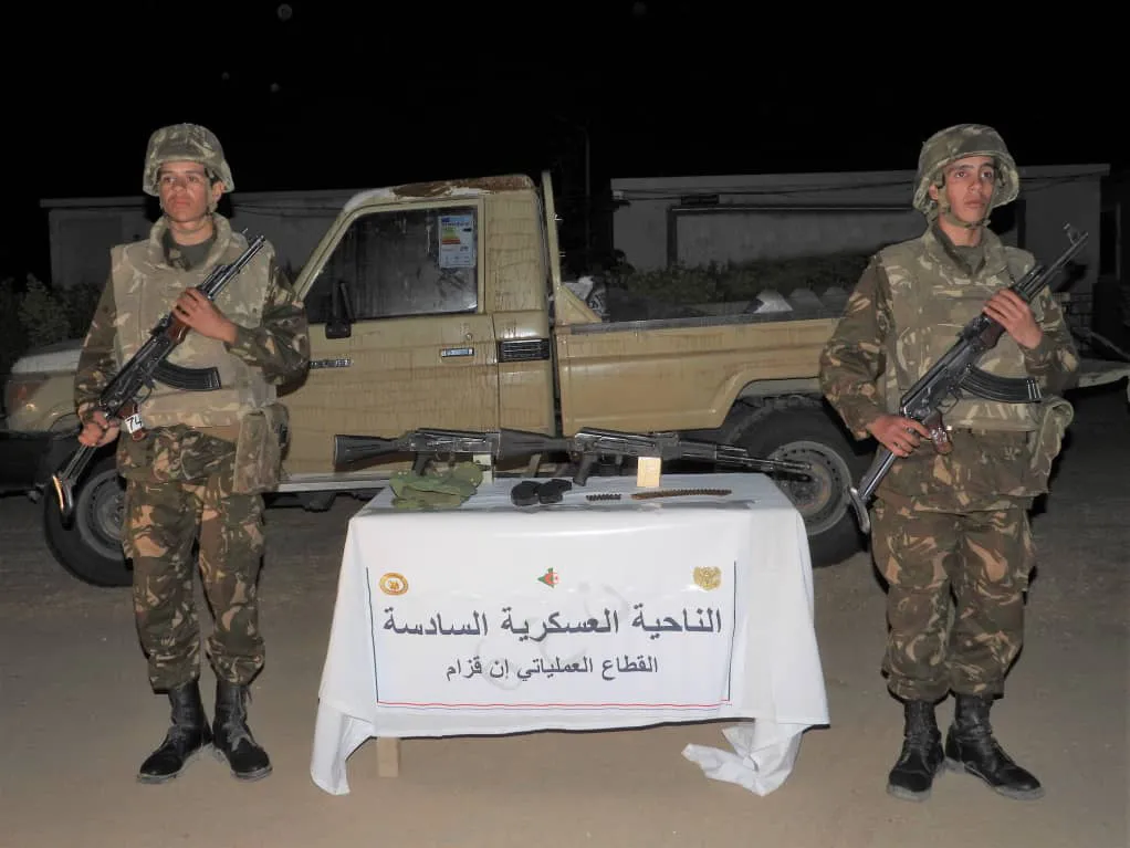 القضـاء على 3 مهربين أجانب واسترجاع مسدسين كلاشنيكوف