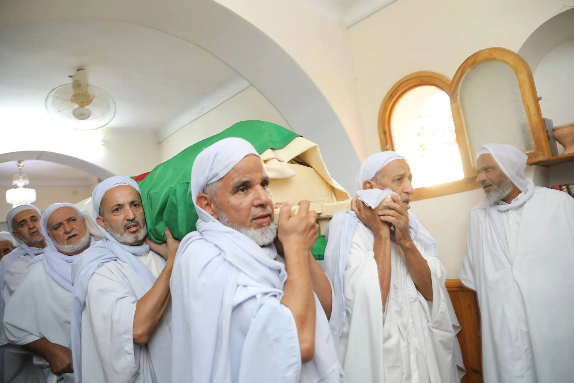 الجزائر تودع العلامة المجاهد الشيخ سعيد كعباش في موكب جنائزي مهيب