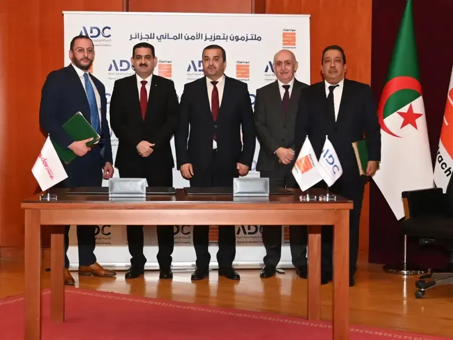 التوقيع على عقود إنجاز ثلاث محطات كبرى لتحلية مياه البحر