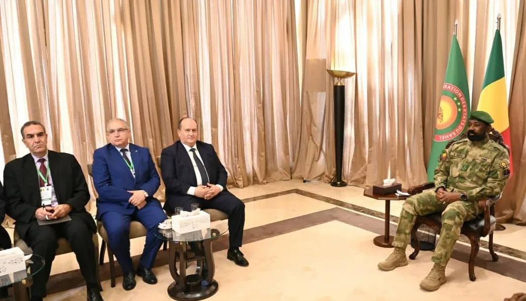 الوزير الأول يُستقبل من طرف الرئيس المالي