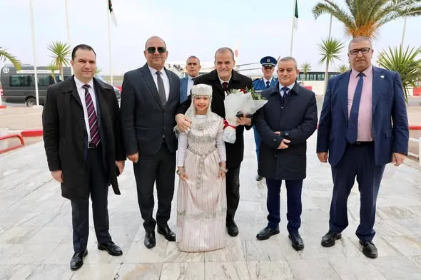 كمال رزيق يشرف على افتتاح معرض الألبسة والصناعات النسيجية بمستغانم