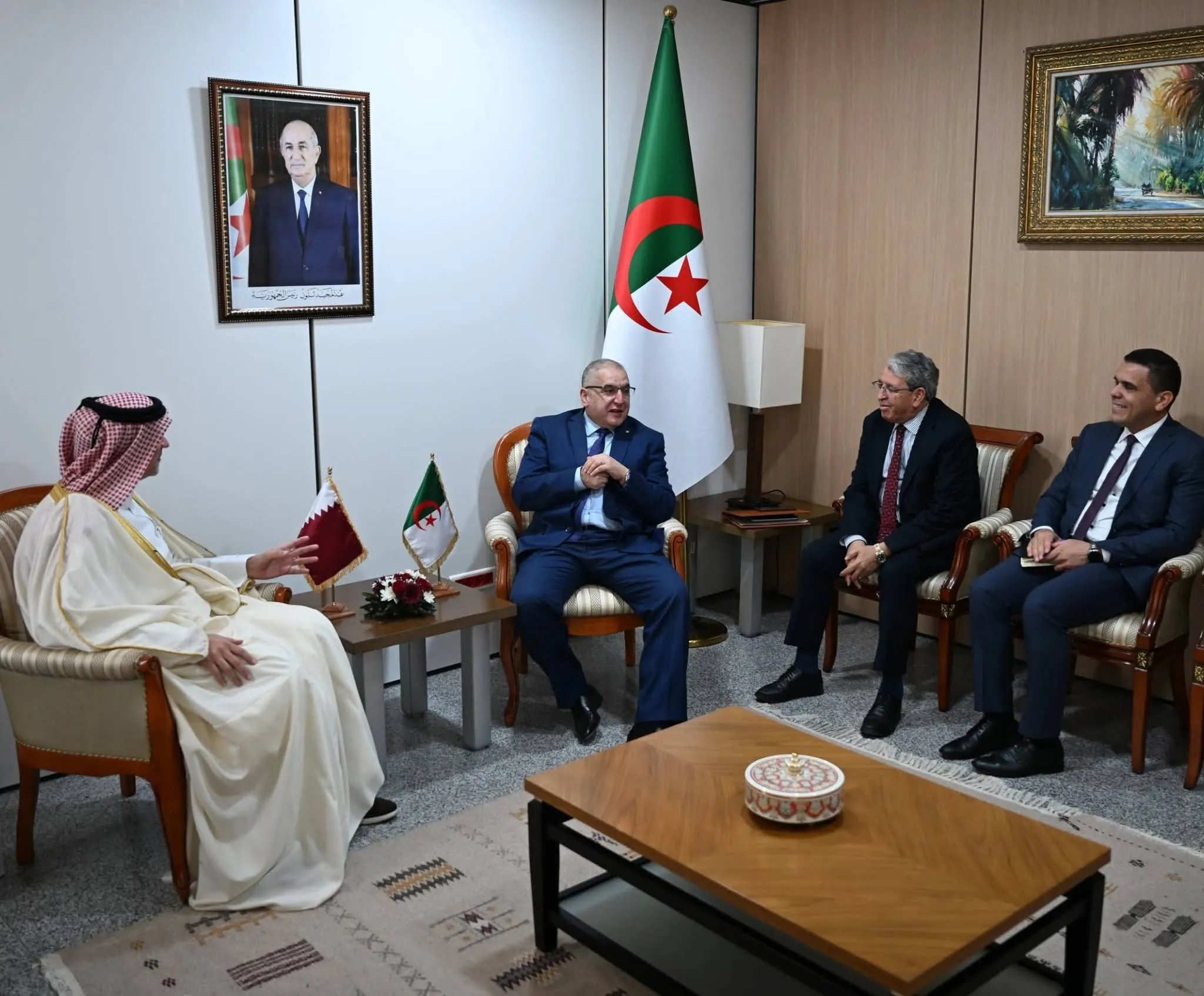 مقرمان يستقبل سفير دولة قطر بالجزائر