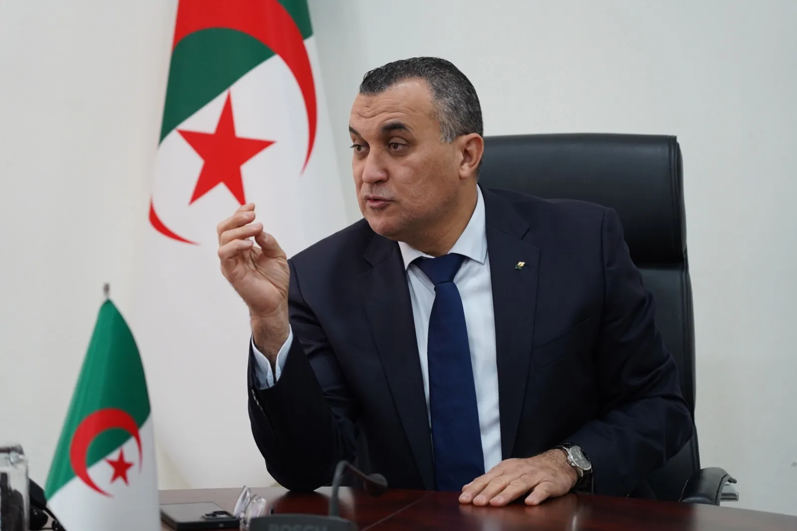 زروقي يشدد الرقابة على جودة خدمات الاتصالات عبر الطرقات