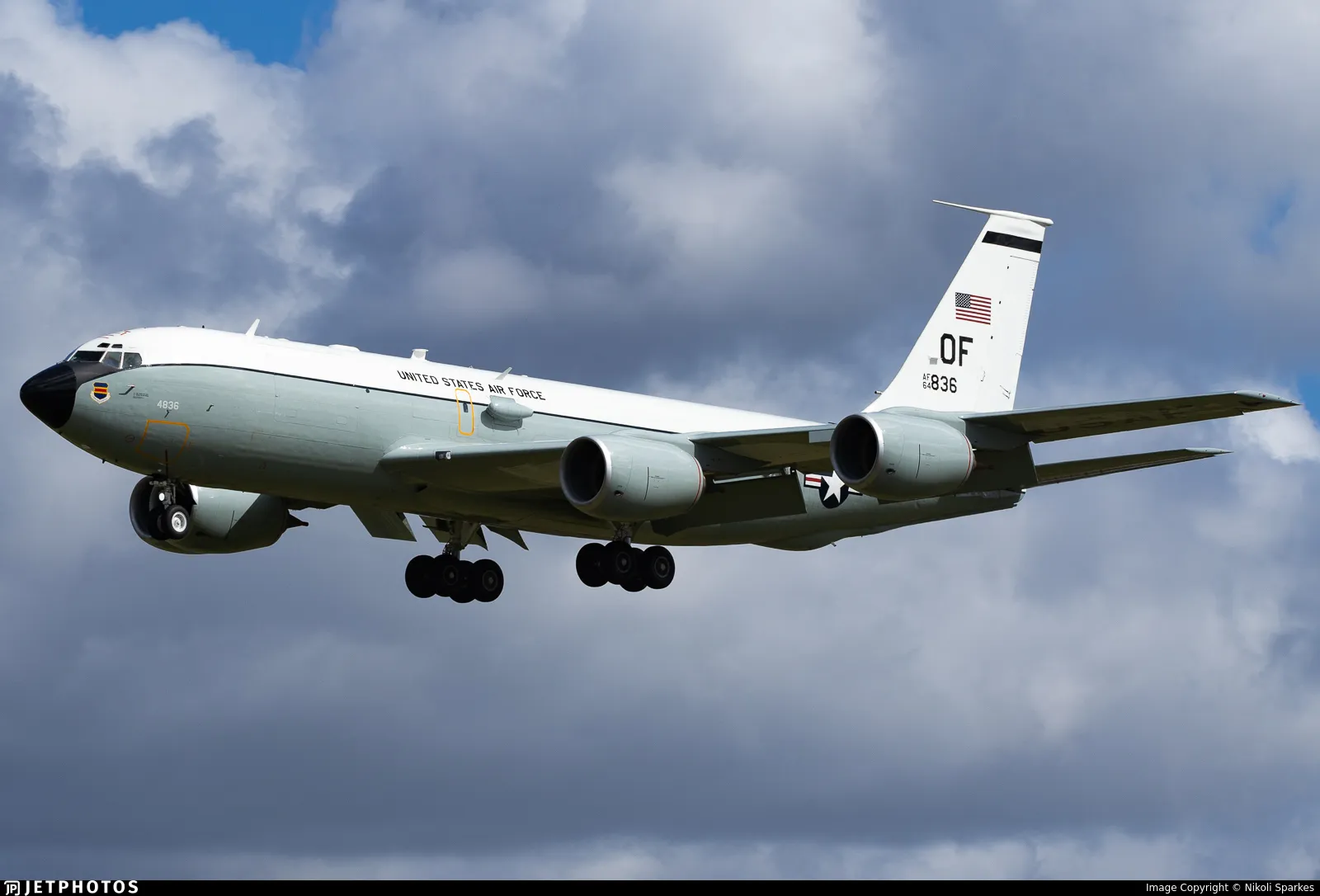 طائرة “شبح نووي” أمريكية ترصد المتوسط قبالة الجزائر وتونس وتثير التساؤلات