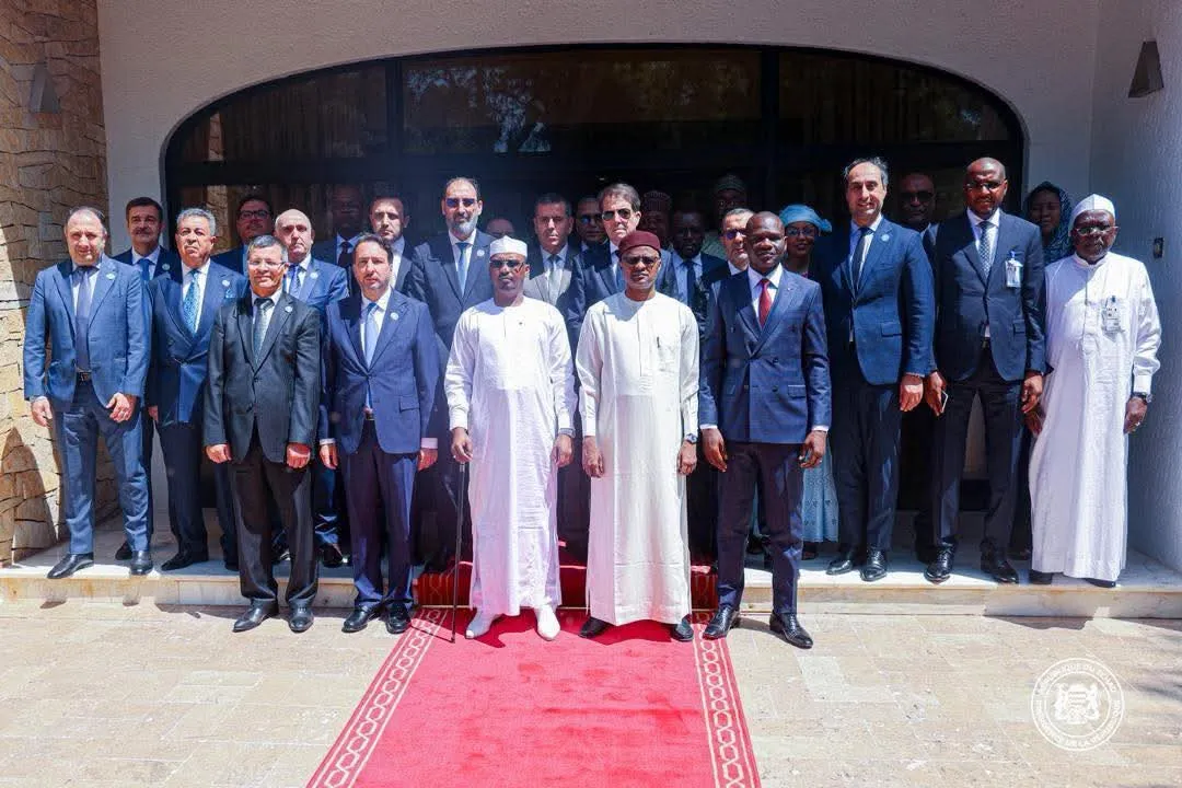 الرئيس التشادي يلتقي وفدًا من المتعاملين الاقتصاديين الجزائريين