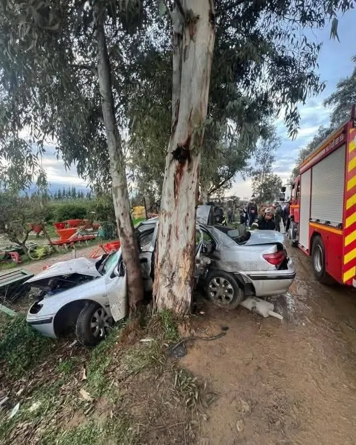 3 قتلى وجريح في انحراف سيارة ببئر توتة