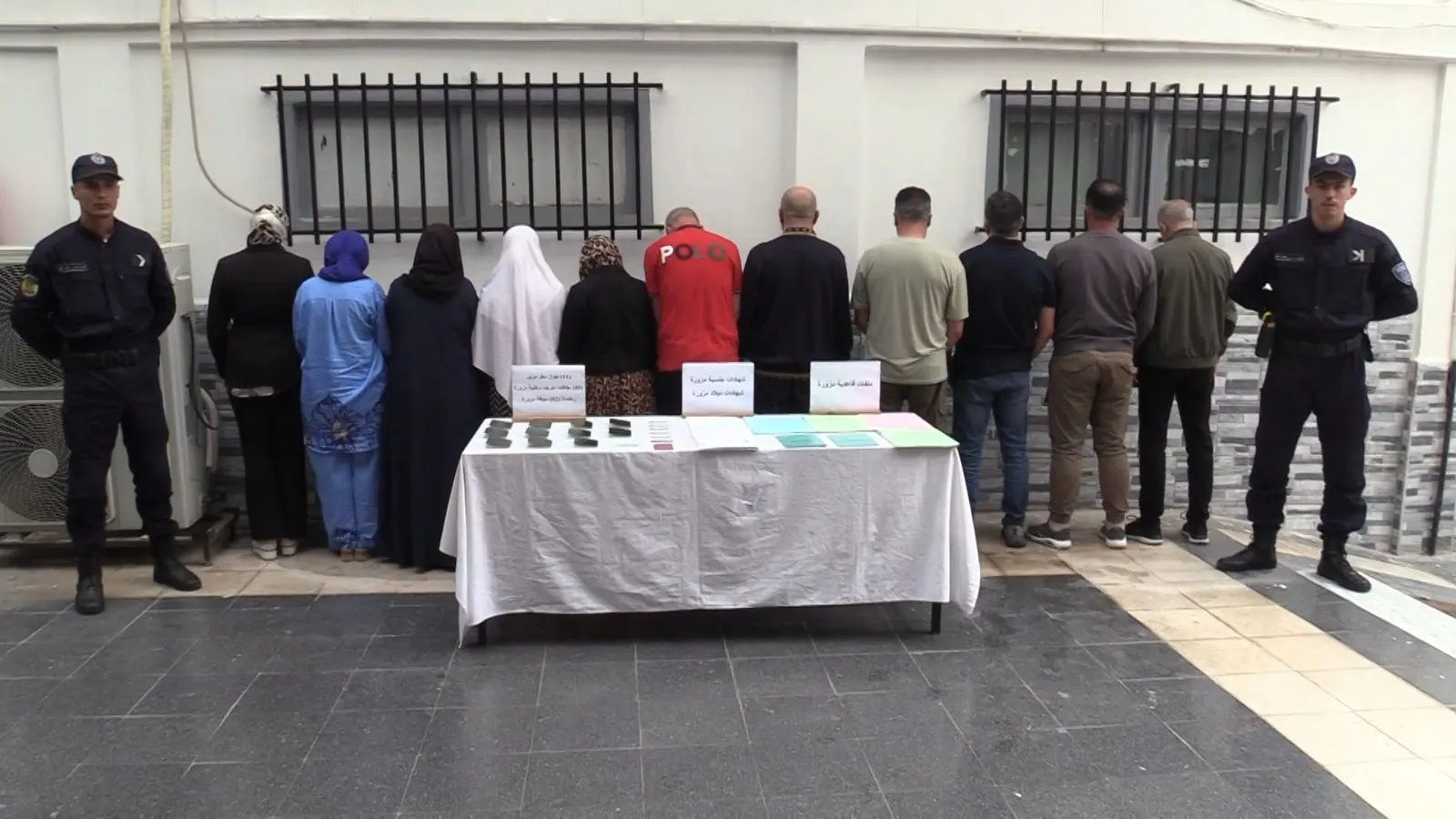 توقيف 11شخصا بينهم نساء في قضية تزوير واستعمال المزور بإحدى بلديات العاصمة