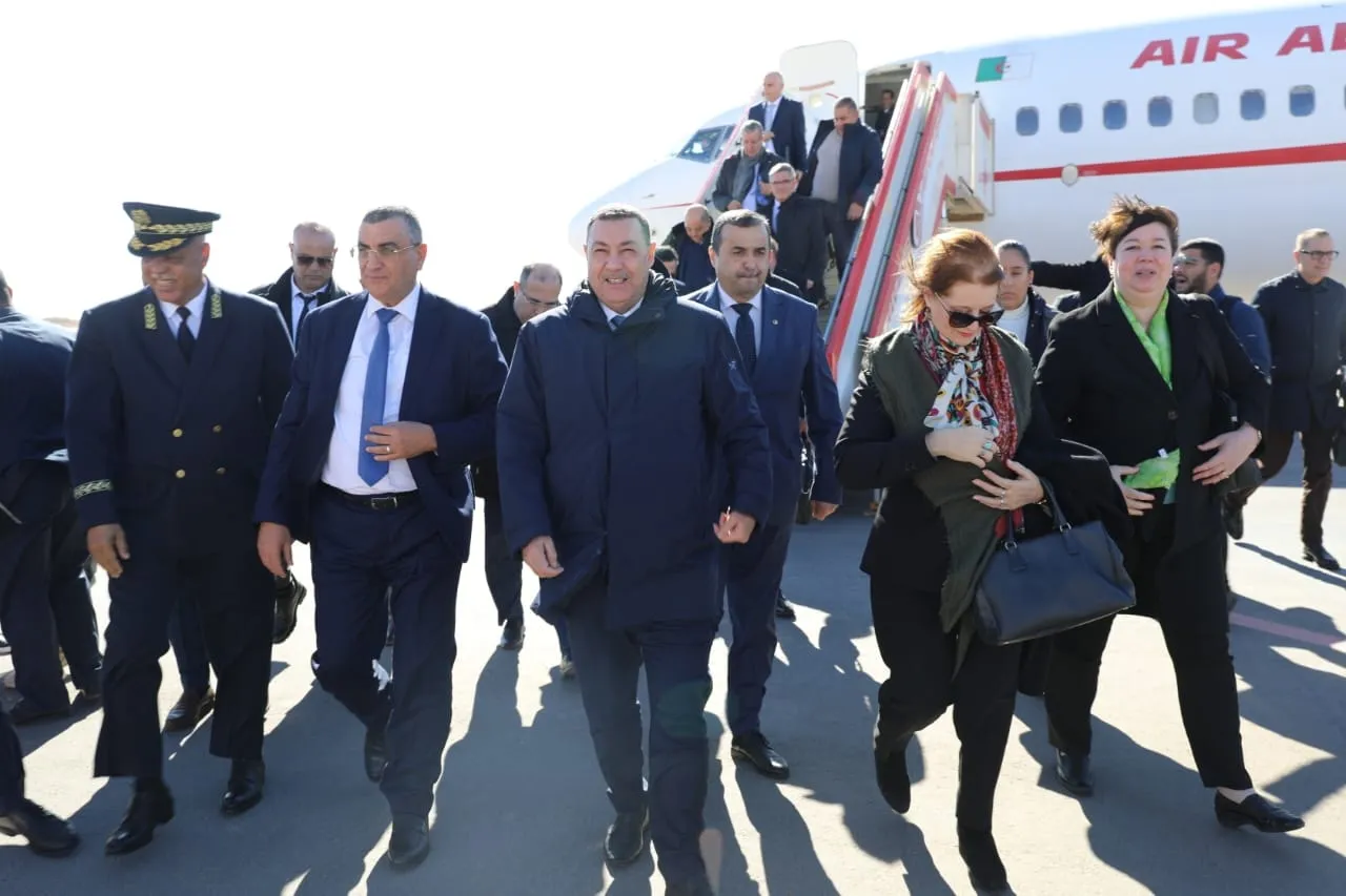 غارا جبيلات..وفد وزاري يحل بتندوف